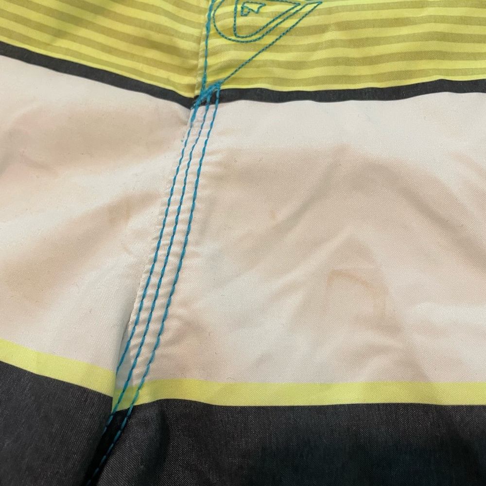 Quicksilver board shorts size 38, white, black, and neon: yellow, pink and blue. - Picture 5 of 6